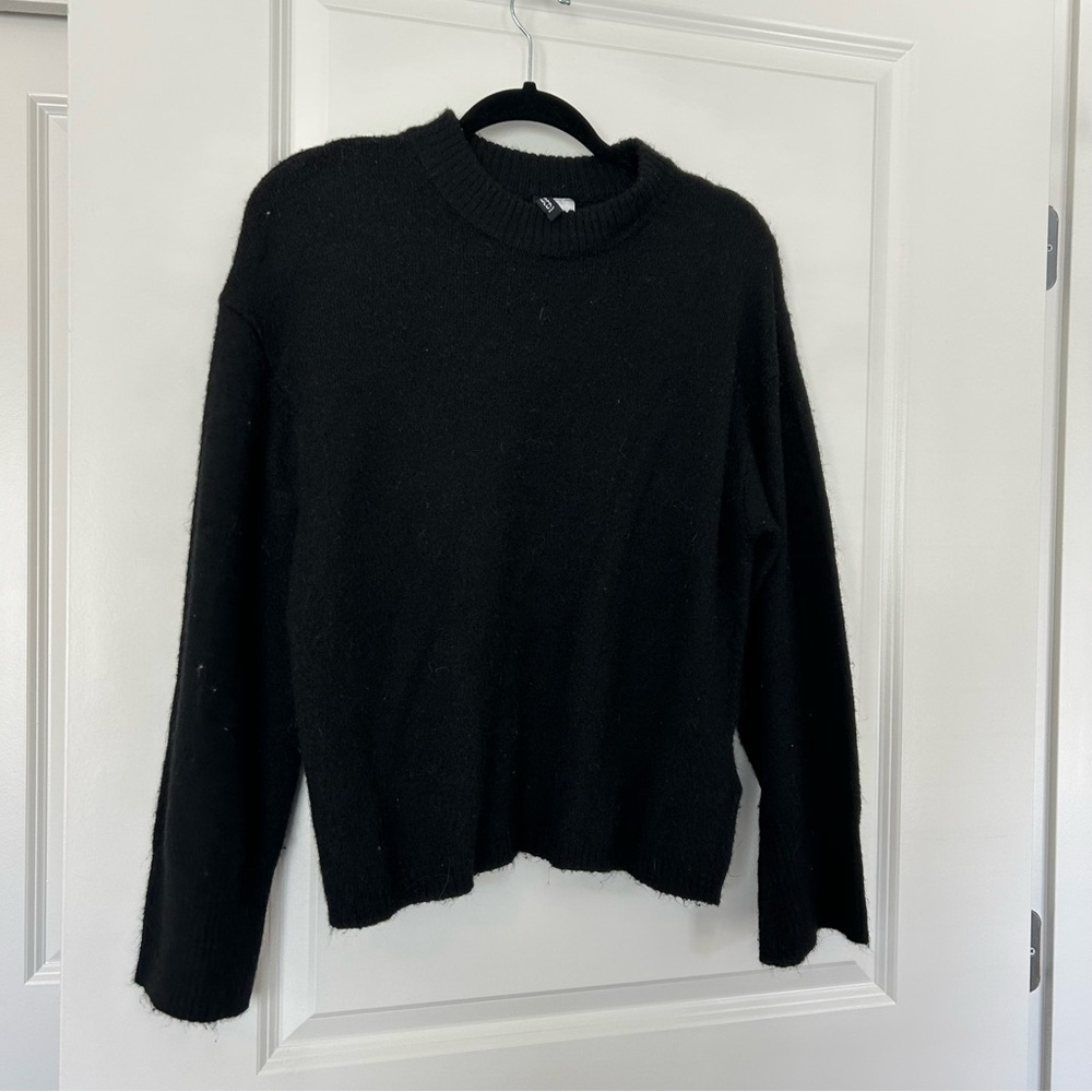 H&M crewneck black cozy fall sweater oversized